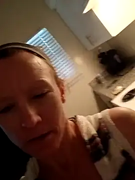 Karebearz1 online show from 03-18-26, 03:35