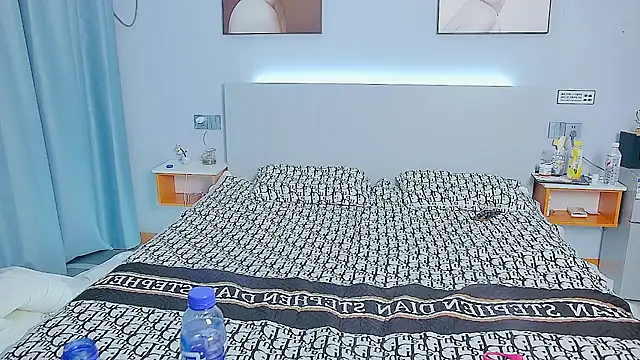 Snapshot of yueyue558 chatting on 11-07-25, 04:55 yueyue558 online show from 11-07-25, 04:55