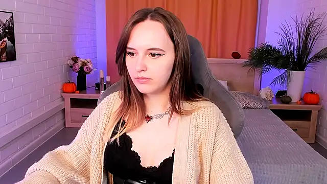 Snapshot of IreneBailey chatting on 10-29-25, 01:43 IreneBailey online show from 10-29-25, 01:43