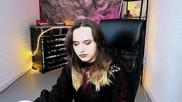 IreneBailey online show from 11-08-25, 09:13