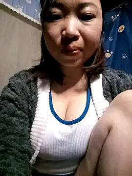 julybe online show from 02-12-26, 04:40