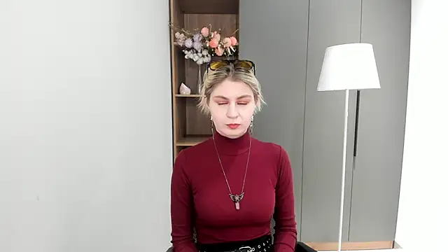 Snapshot of ShaunnaMachacek chatting on 11-01-25, 05:36 ShaunnaMachacek online show from 11-01-25, 05:36