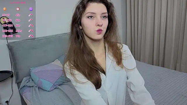 LauraYoungg online show from 11-11-25, 08:25