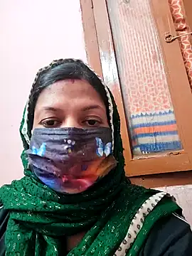 Snapshot of pujapujarrrr chatting on 10-29-25, 04:06 pujapujarrrr online show from 10-29-25, 04:06