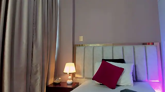 HannaaWells online show from 12-17-25, 04:01