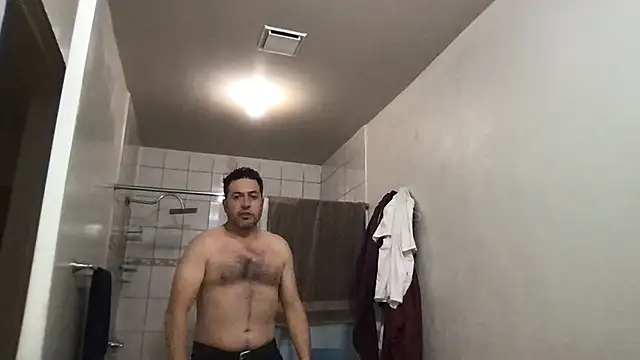 Snapshot of ezrah23 chatting on 12-15-25, 06:47 ezrah23 online show from 12-15-25, 06:47