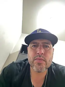 Snapshot of ezrah23 chatting on 12-21-25, 06:26 ezrah23 online show from 12-21-25, 06:26