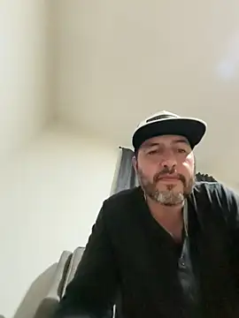 Snapshot of ezrah23 chatting on 01-06-26, 01:31 ezrah23 online show from 01-06-26, 01:31