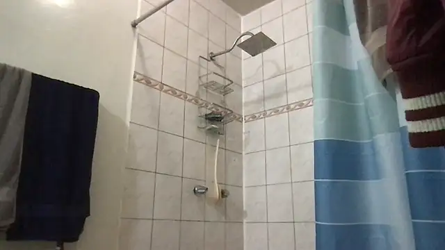 Snapshot of ezrah23 chatting on 12-16-25, 04:33 ezrah23 online show from 12-16-25, 04:33