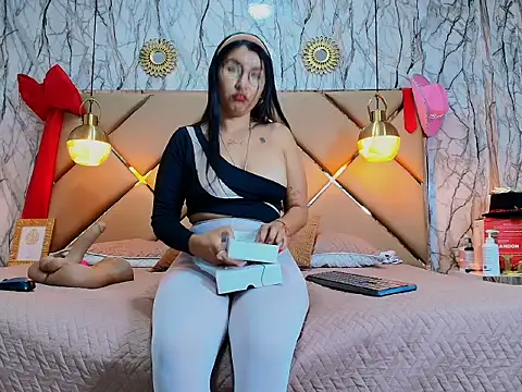 CATTA GARCIA online show from 12-19-25, 01:46