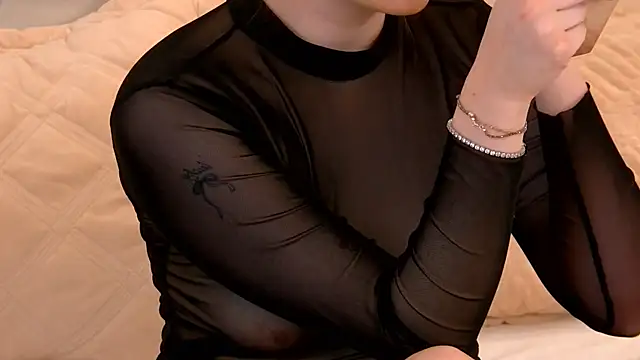 VickiBanx online show from 11-21-25, 04:22