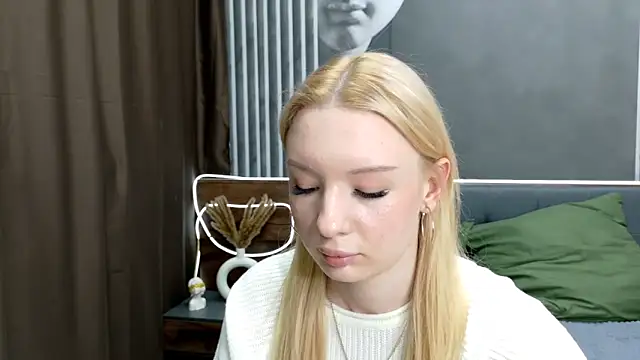 Snapshot of TiffanyJensen chatting on 10-31-25, 11:07 TiffanyJensen online show from 10-31-25, 11:07