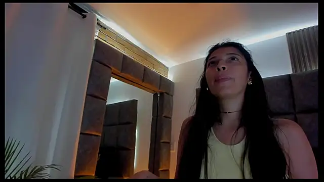 Snapshot of BrigitteVons chatting on 05-20-26, 05:48 BrigitteVons online show from 05-20-26, 05:48