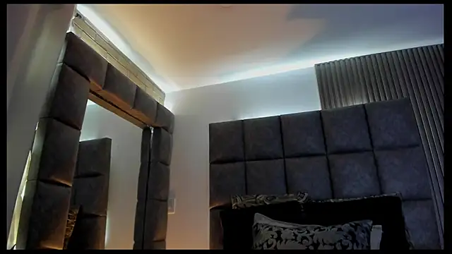 Snapshot of BrigitteVons chatting on 06-01-26, 02:12 BrigitteVons online show from 06-01-26, 02:12