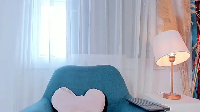 Snapshot of LahanaKimish chatting on 02-15-26, 05:23 LahanaKimish online show from 02-15-26, 05:23