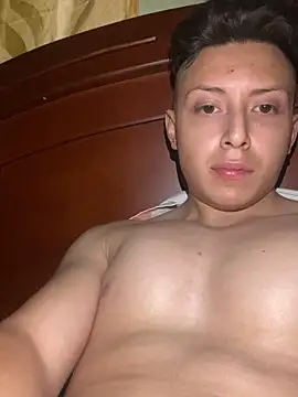 Snapshot of Dominick258 chatting on 10-29-25, 06:18 Dominick258 online show from 10-29-25, 06:18