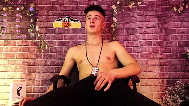 Snapshot of SirReedd chatting on 10-29-25, 05:56 SirReedd online show from 10-29-25, 05:56