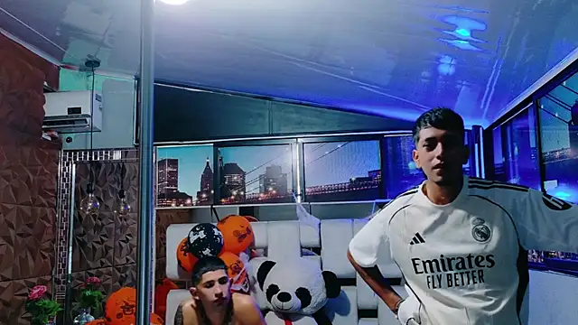 Snapshot of darwinandbrayann chatting on 10-31-25, 12:46 darwinandbrayann online show from 10-31-25, 12:46