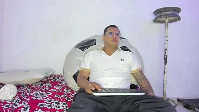 LucassFoster online show from 11-12-25, 03:43