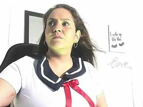 Evaa white online show from 01-12-26, 12:34