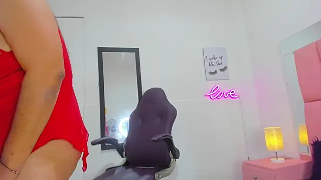 Evaa white online show from 11-08-25, 12:09