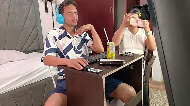 DamianandEva online show from 05-11-26, 01:01