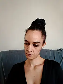 Snapshot of yummy_love chatting on 11-04-25, 02:21 yummy love online show from 11-04-25, 02:21