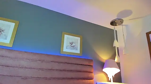 Snapshot of RavynRouge_ chatting on 01-06-26, 03:05 RavynRouge online show from 01-06-26, 03:05