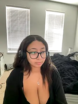 Snapshot of minha_baby chatting on 10-31-25, 09:43 minha baby online show from 10-31-25, 09:43