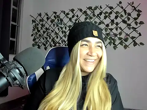 yayita cute online show from 11-07-25, 03:22