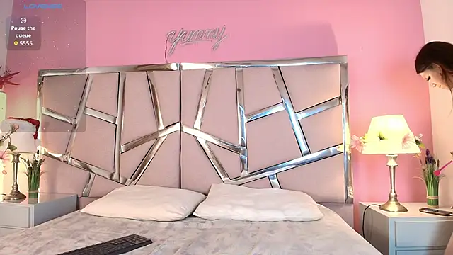 kittyblooms online show from 01-06-26, 03:27