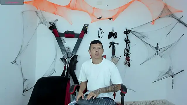 Snapshot of Steven19_LatinBoy chatting on 10-30-25, 12:03 Steven19 LatinBoy online show from 10-30-25, 12:03