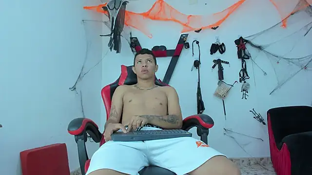 Steven19 LatinBoy online show from 11-04-25, 11:58