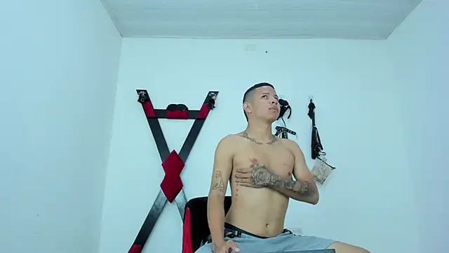 Steven19 LatinBoy online show from 11-10-25, 11:26