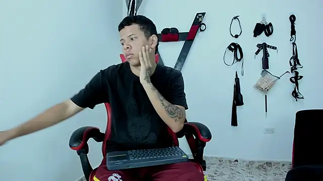 Steven19 LatinBoy online show from 11-05-25, 11:46