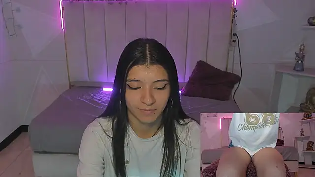 Snapshot of Chloe_fooster chatting on 10-30-25, 11:12 Chloe fooster online show from 10-30-25, 11:12