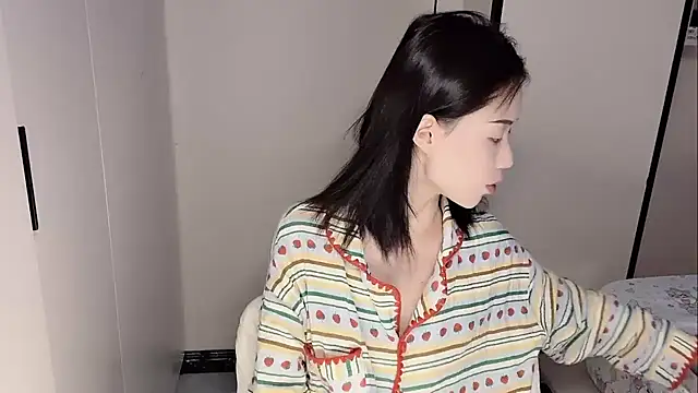 yuyu-33 online show from 11-28-25, 01:50