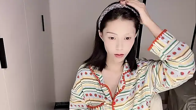 yuyu-33 online show from 11-20-25, 01:28