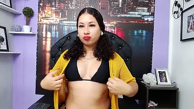 Snapshot of SabrinaRoux chatting on 11-08-25, 11:25 SabrinaRoux online show from 11-08-25, 11:25