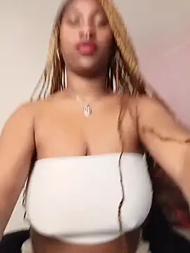 Snapshot of EvonyFoxxx chatting on 06-15-26, 11:48 EvonyFoxxx online show from 06-15-26, 11:48