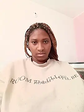 Snapshot of EvonyFoxxx chatting on 06-14-26, 06:20 EvonyFoxxx online show from 06-14-26, 06:20
