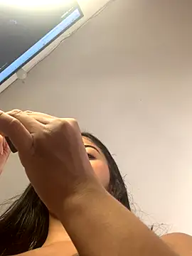 Snapshot of Julii chatting on 11-08-25, 05:49 Julii online show from 11-08-25, 05:49