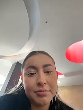 Elina Hills online show from 03-19-26, 06:52