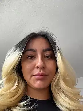 Elina Hills online show from 05-17-26, 02:39