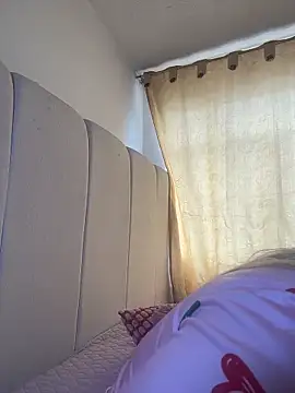 Elina Hills online show from 12-20-25, 05:05