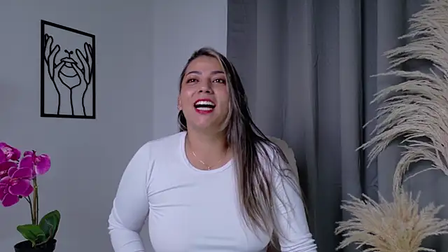 Snapshot of Zara_Nova chatting on 11-28-25, 08:09 Zara Nova online show from 11-28-25, 08:09