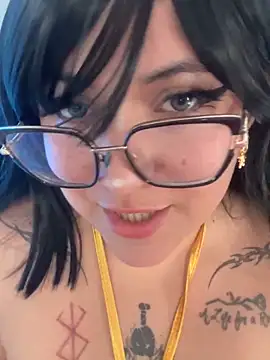 Snapshot of BunnyKazsite chatting on 10-31-25, 01:02 BunnyKazsite online show from 10-31-25, 01:02