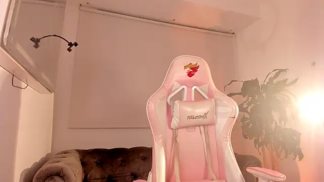 eva  s online show from 04-15-26, 01:33