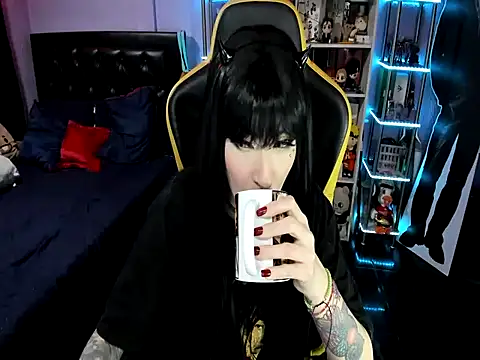 Yummy dark online show from 10-30-25, 06:01