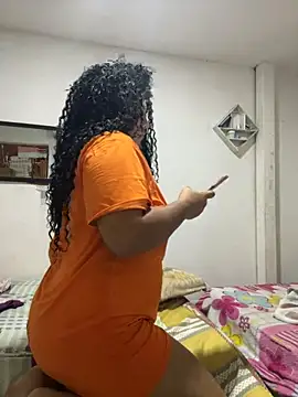 Snapshot of xiomara200 chatting on 10-30-25, 08:06 xiomara200 online show from 10-30-25, 08:06